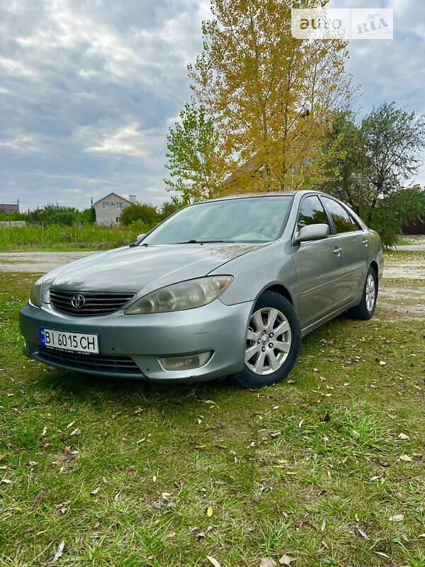 Седан Toyota Camry 2004 в Кременчуці