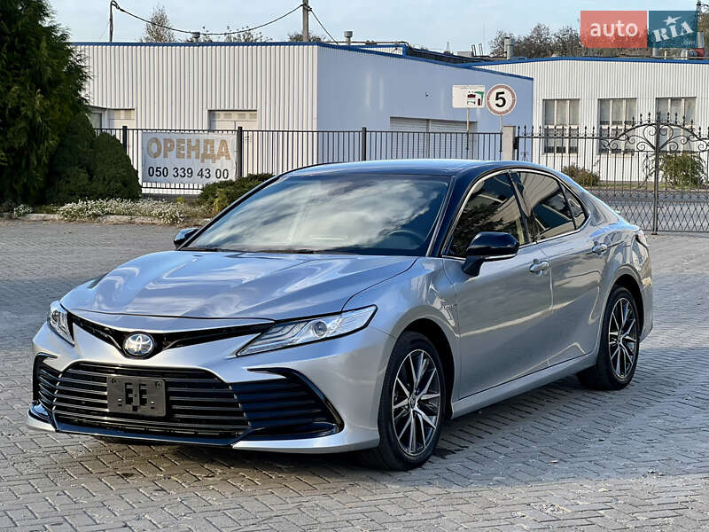 Седан Toyota Camry 2022 в Ровно