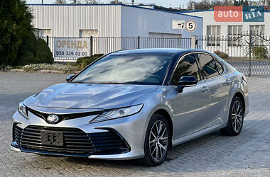 Седан Toyota Camry 2022 в Ровно