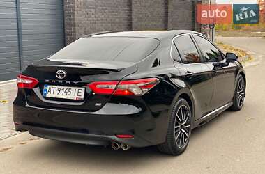 Седан Toyota Camry 2017 в Києві