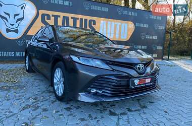 Седан Toyota Camry 2019 в Хмельницком