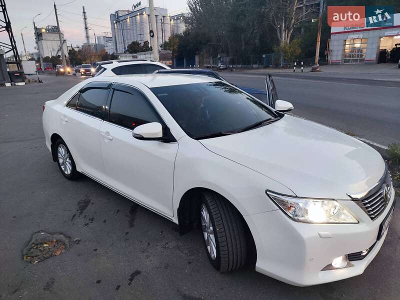 Седан Toyota Camry 2012 в Першотравенске