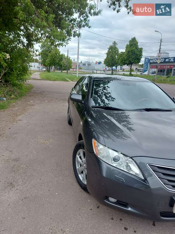 Седан Toyota Camry 2008 в Чернигове