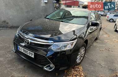 Седан Toyota Camry 2017 в Бородянке