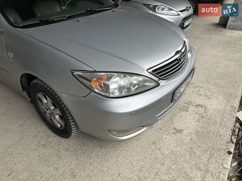 Седан Toyota Camry 2004 в Львове