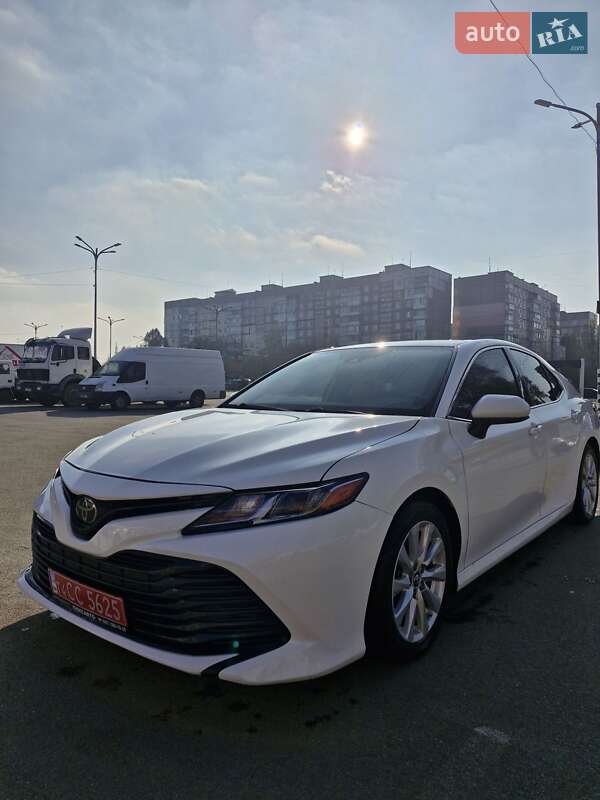 Седан Toyota Camry 2019 в Дніпрі