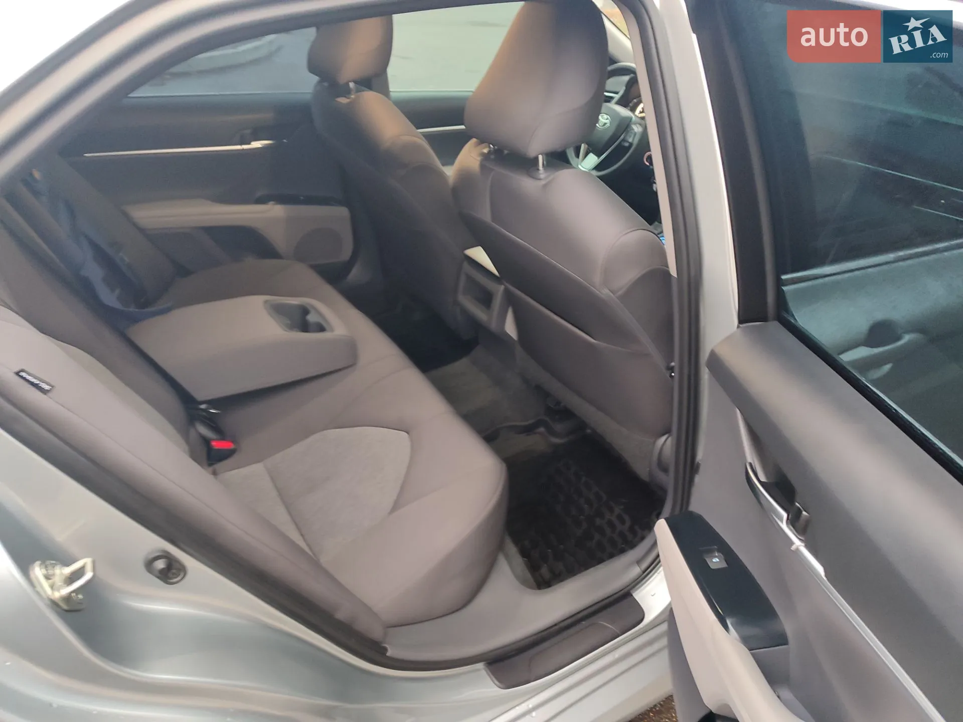 2018 Toyota Camry - мініатюра 18