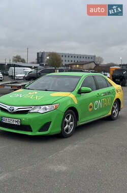 Седан Toyota Camry 2014 в Киеве