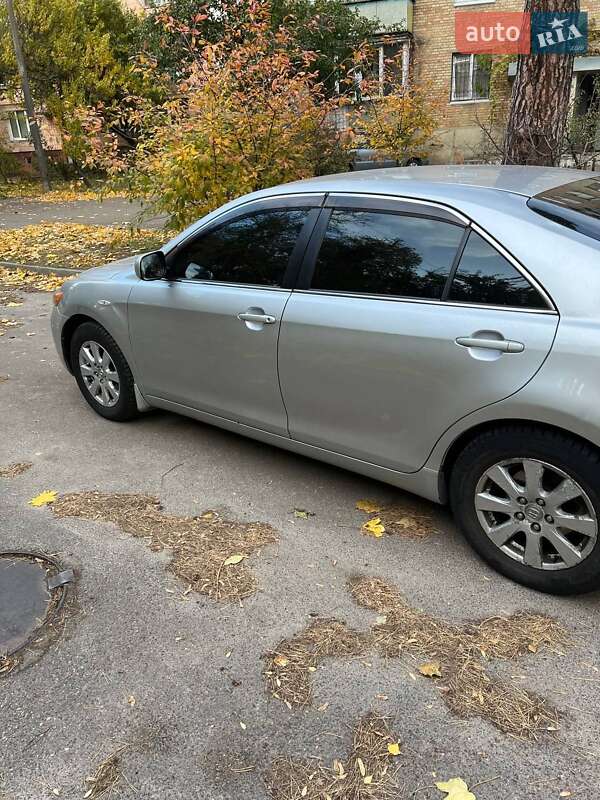 Седан Toyota Camry 2006 в Киеве