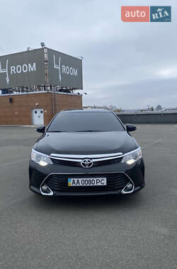 Седан Toyota Camry 2016 в Києві