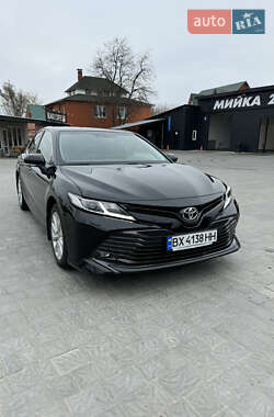 Седан Toyota Camry 2019 в Киеве