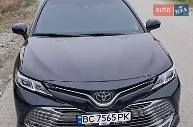 Седан Toyota Camry 2018 в Львове