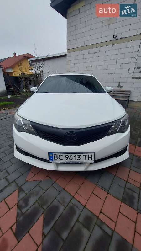 Седан Toyota Camry 2013 в Стрые