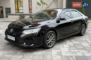 Седан Toyota Camry 2015 в Киеве