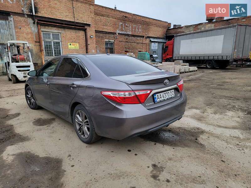 Седан Toyota Camry 2015 в Полтаві