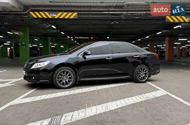 Седан Toyota Camry 2012 в Киеве