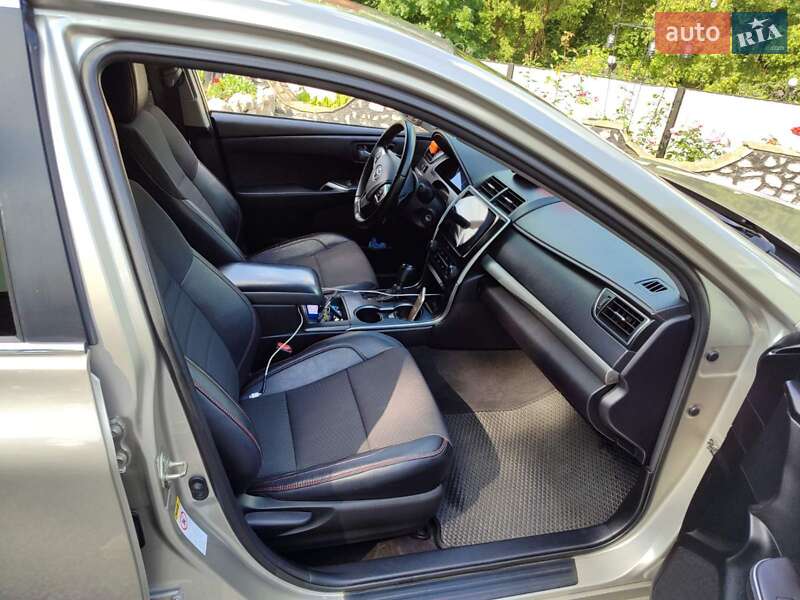 Седан Toyota Camry 2016 в Тернополі