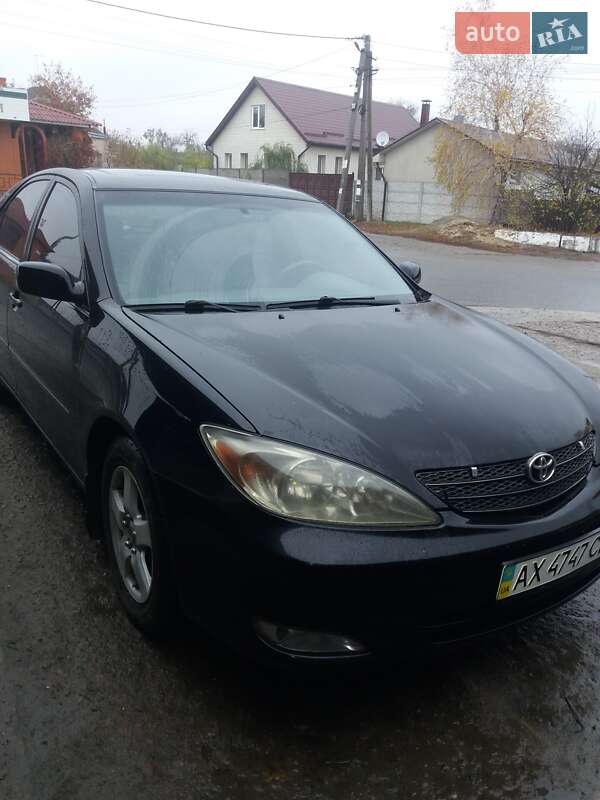 Седан Toyota Camry 2004 в 