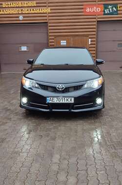 Седан Toyota Camry 2012 в Кривом Роге