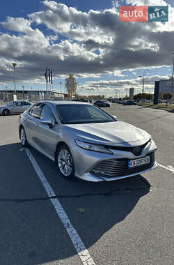 Седан Toyota Camry 2020 в Києві