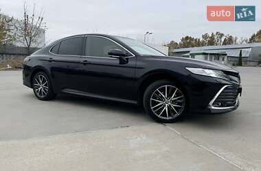 Седан Toyota Camry 2023 в Киеве