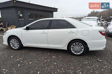 Седан Toyota Camry 2016 в Ровно