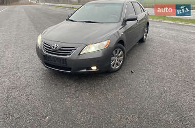 Седан Toyota Camry 2008 в Ромнах