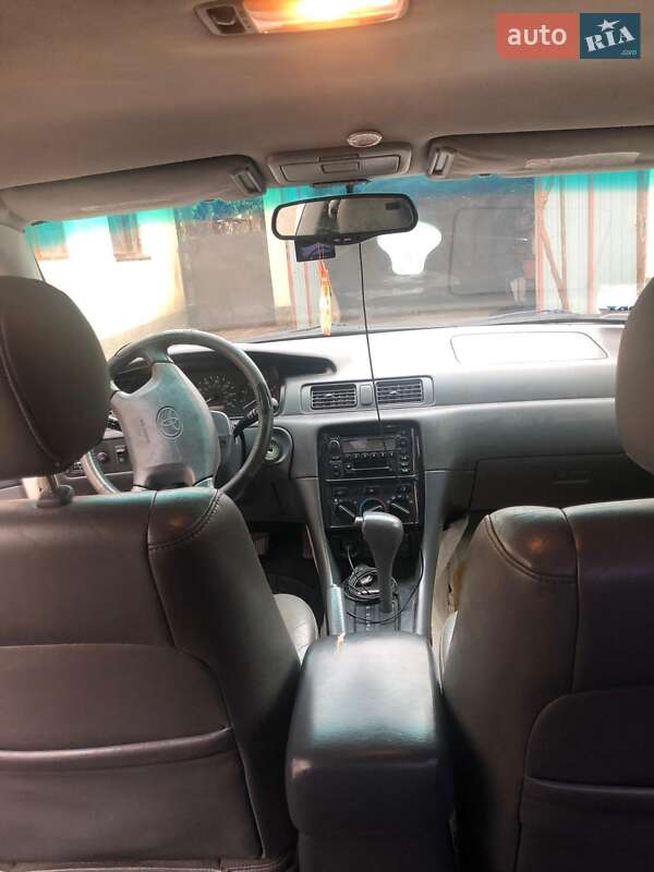 Седан Toyota Camry 2000 в Одессе