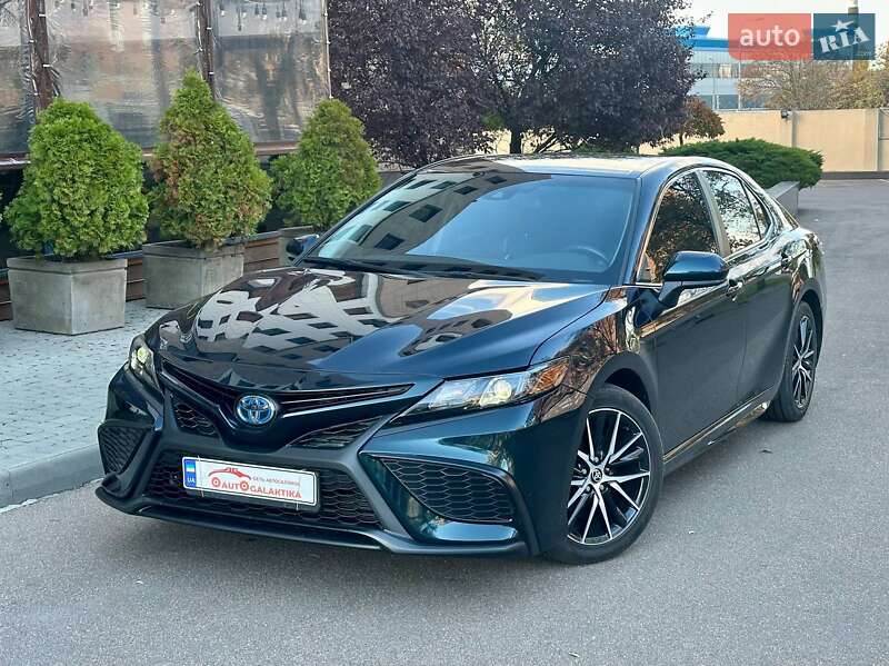 Toyota Camry 2021