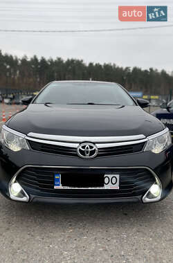 Седан Toyota Camry 2016 в Киеве