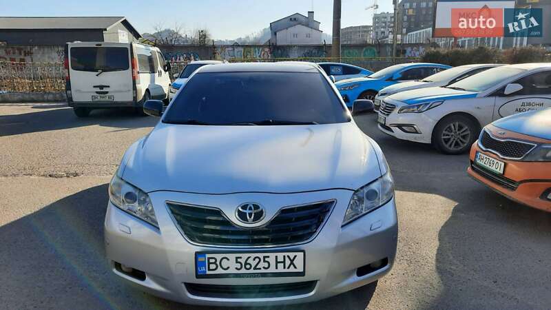 Седан Toyota Camry 2008 в Львове