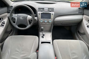 Седан Toyota Camry 2008 в Сарнах