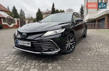 Седан Toyota Camry 2023 в Львове