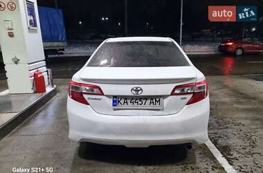 Седан Toyota Camry 2013 в Києві