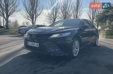 Седан Toyota Camry 2019 в Днепре