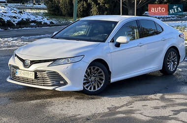 Седан Toyota Camry 2019 в Шепетовке