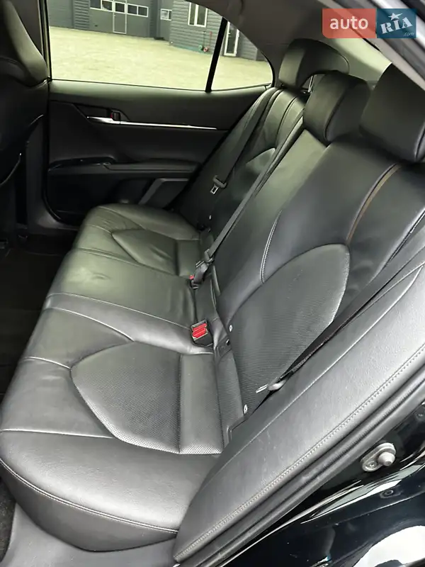 Седан Toyota Camry 2019 в 