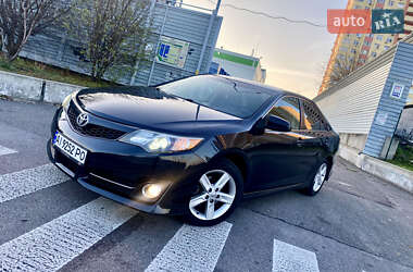 Седан Toyota Camry 2015 в Киеве