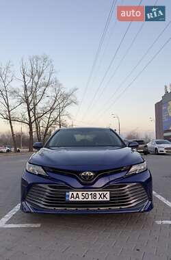 Седан Toyota Camry 2017 в Киеве