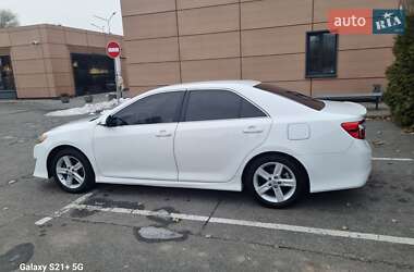 Седан Toyota Camry 2013 в Києві