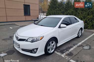 Седан Toyota Camry 2013 в Києві