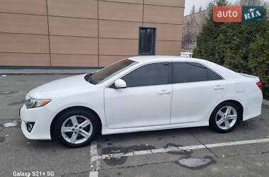 Седан Toyota Camry 2013 в Киеве