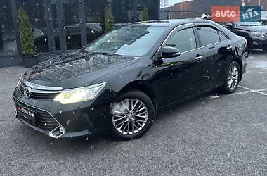 Седан Toyota Camry 2017 в Киеве