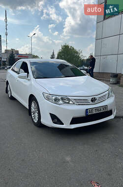 Седан Toyota Camry 2014 в Днепре