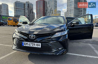 Седан Toyota Camry 2017 в Киеве