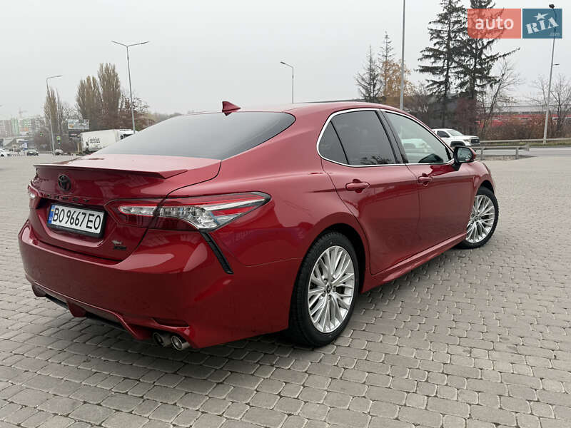 Седан Toyota Camry 2019 в Тернополе