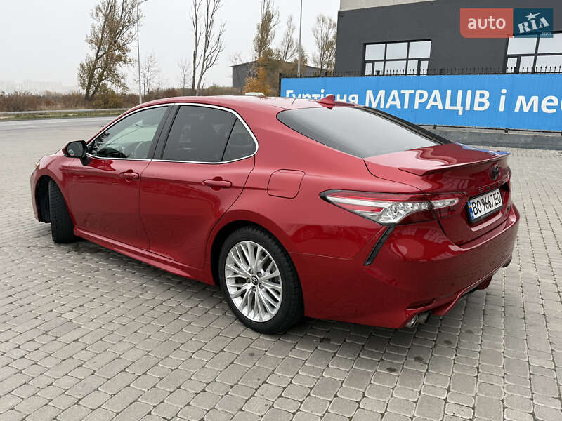 Седан Toyota Camry 2019 в Тернополе