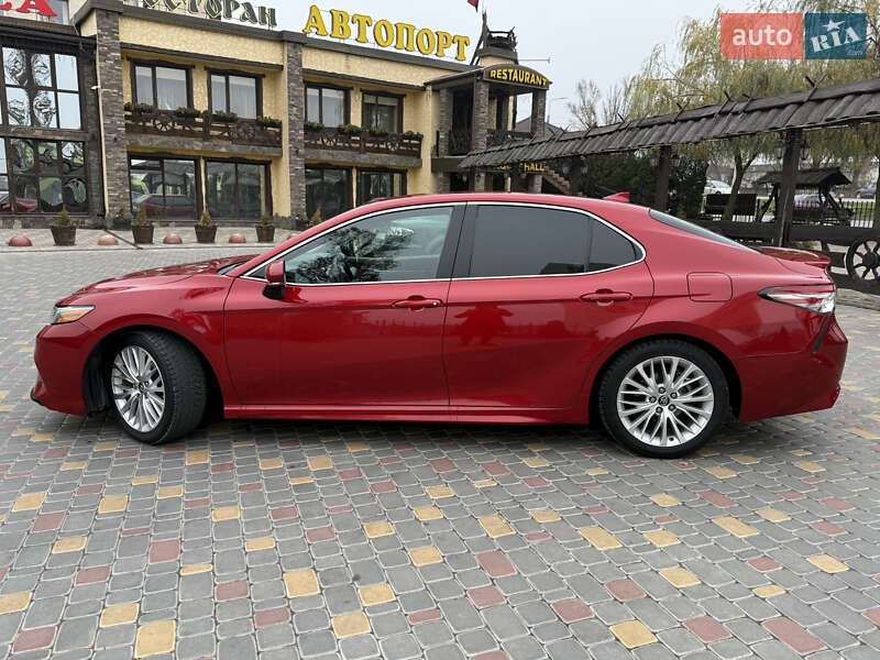 Седан Toyota Camry 2019 в Тернополе
