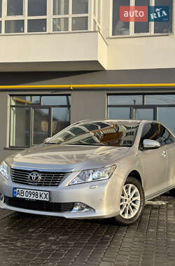 Седан Toyota Camry 2013 в Виннице