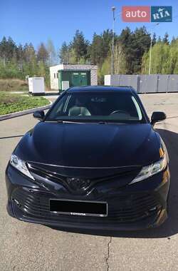 Седан Toyota Camry 2019 в Киеве